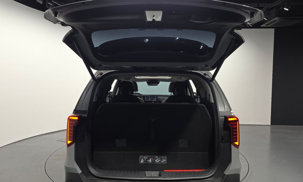 Kia Carnival 9-Seater Gravity, 2025