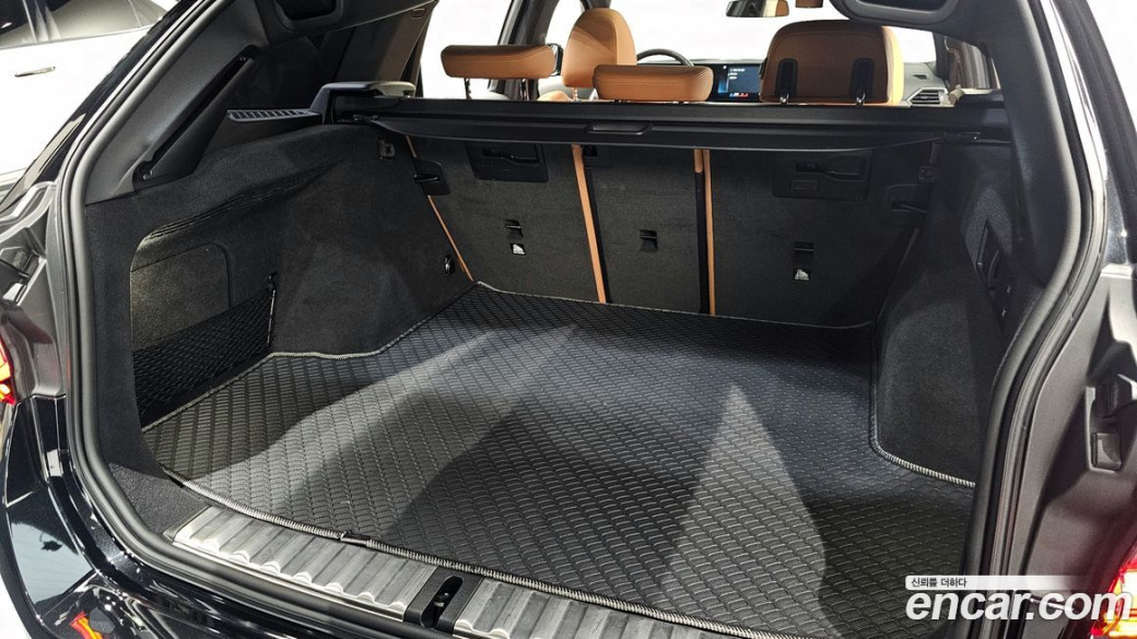 BMW 3-Series 320i Touring, 2024