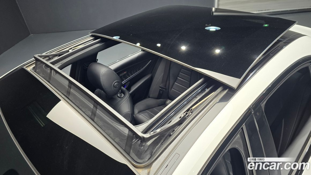 Mercedes-Benz E-Class E350 4MATIC AMG Line, 2023
