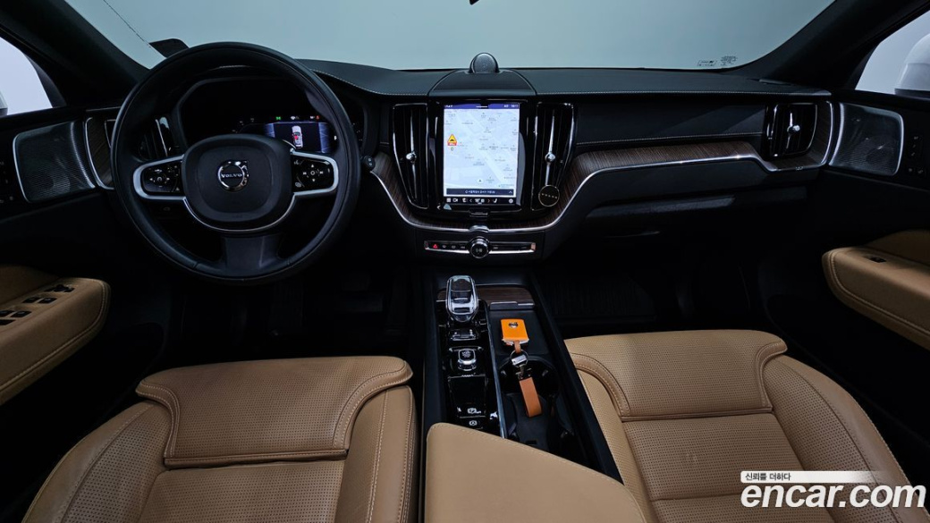 Volvo XC60 B6 Inscirtion, 2022