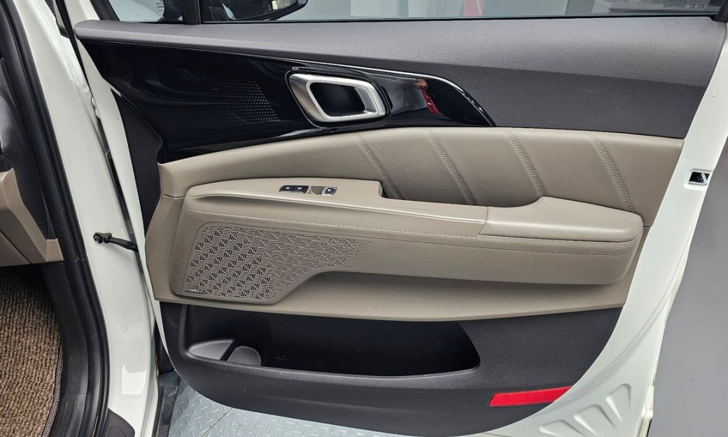 Kia Carnival 9-Seater Signature, 2025