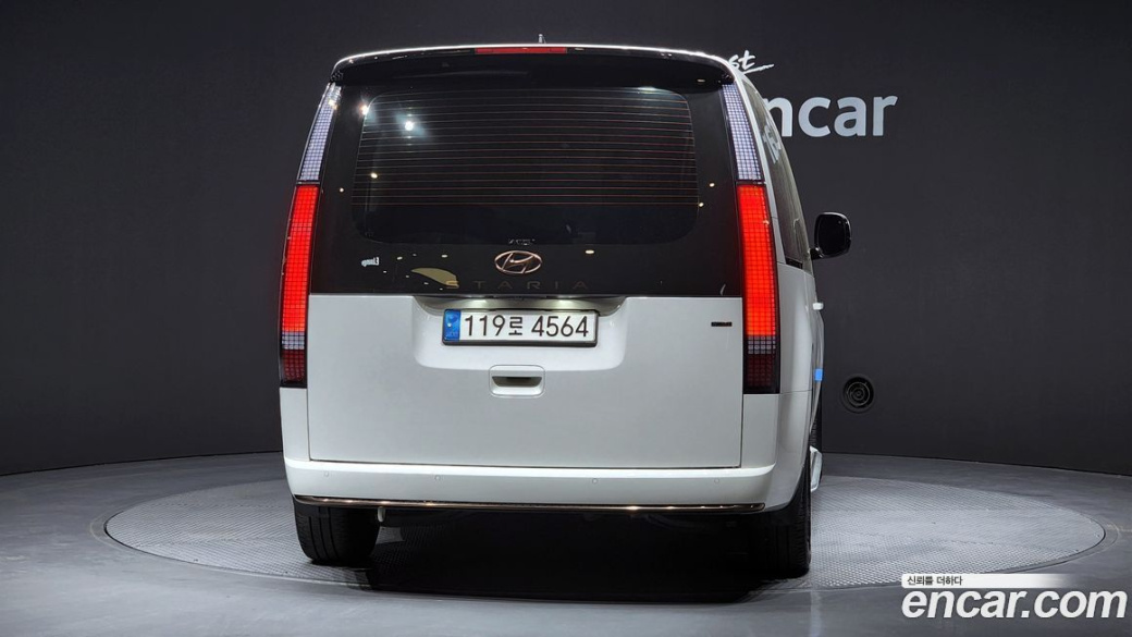 Hyundai Staria 4WD Lounge 9-Seater, 2023