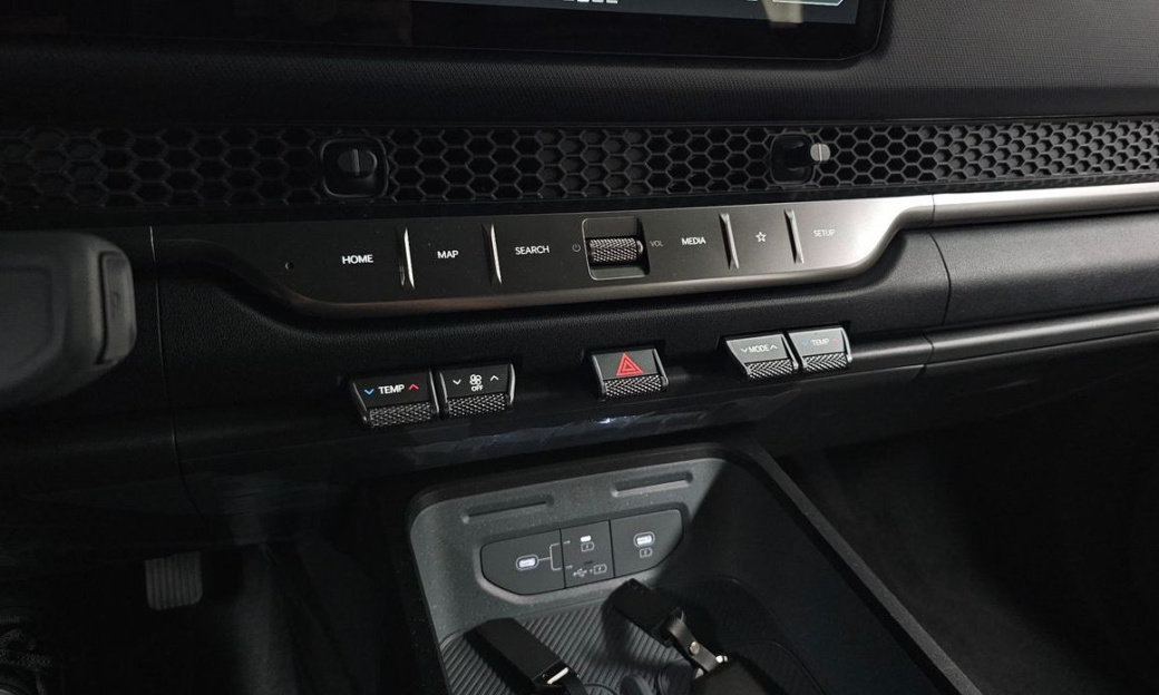 Kia Tasman 2.5T Gasoline 4WD, 2026