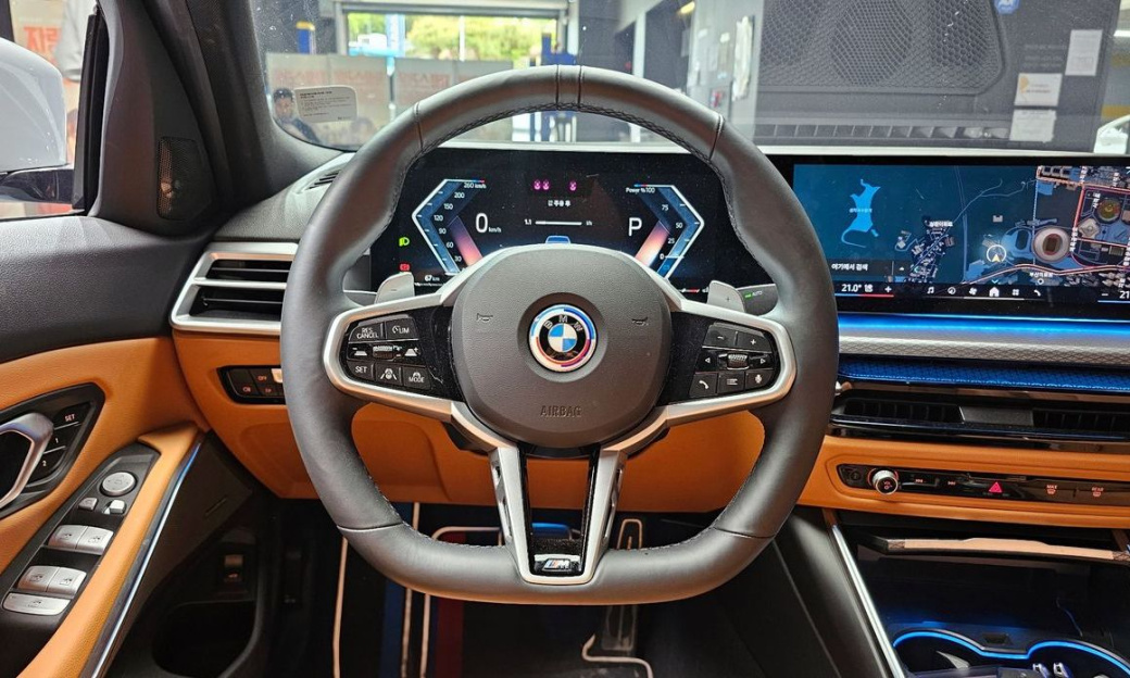 BMW 3-Series 320i M Sport, 2025