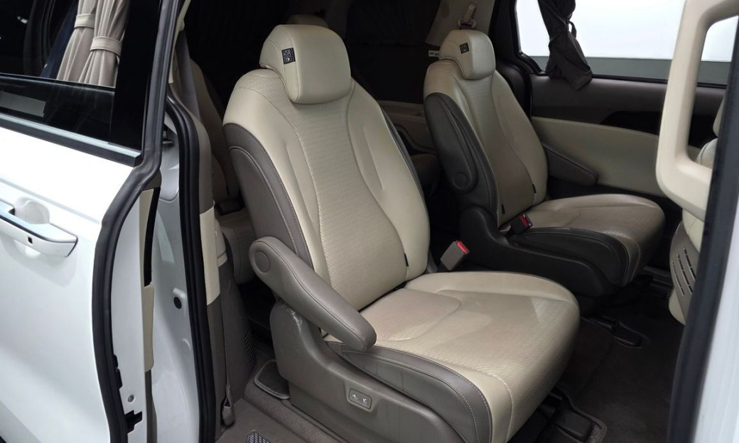 Kia Carnival 9-Seater Hi Limousine, 2024