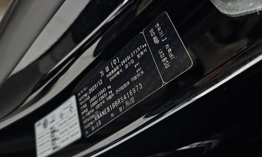 Kia Carnival 7-Seater Signature, 2024