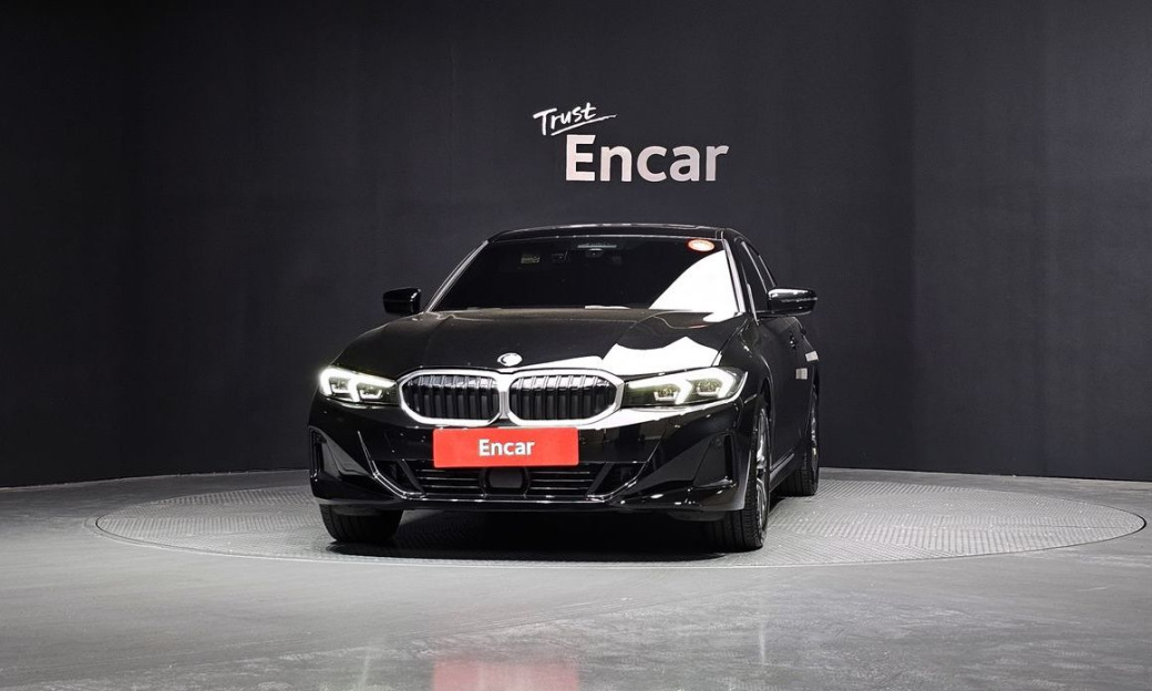 BMW 3-Series 320i, 2024