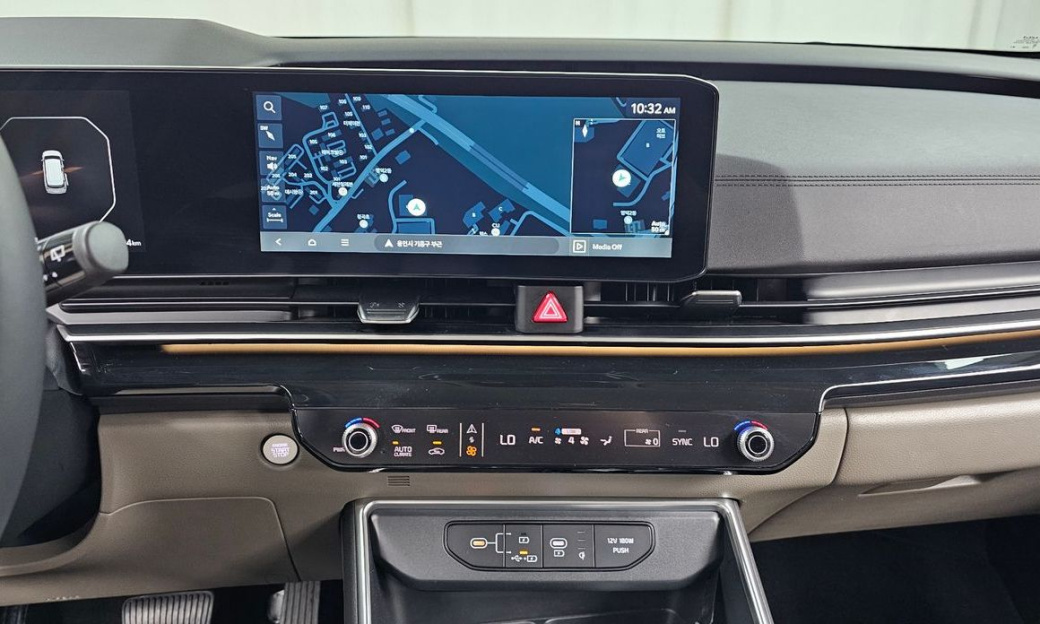 Kia Carnival 7-Seater Signature, 2025
