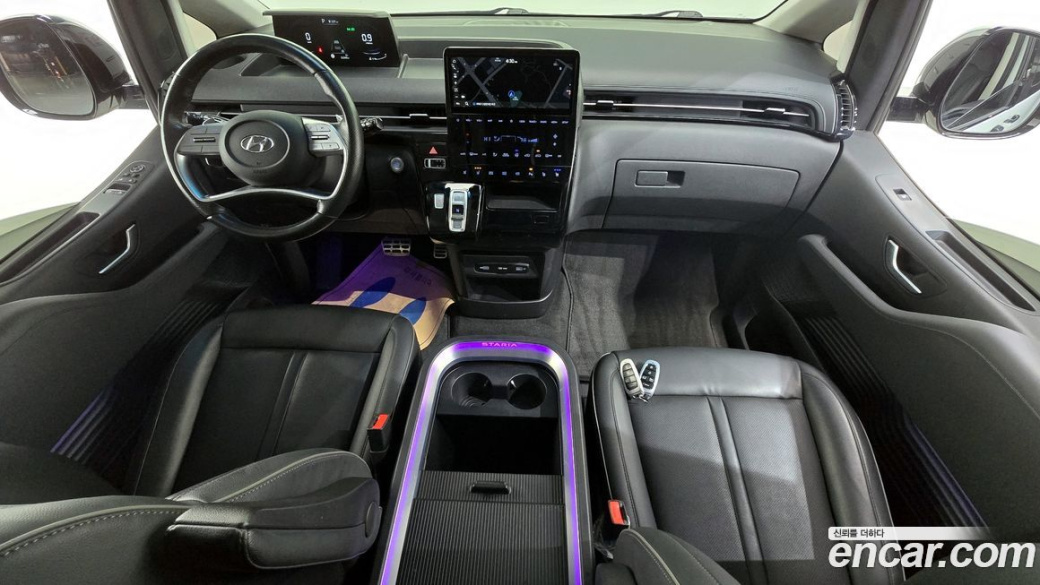 Hyundai Staria Lounge 9-Seater, 2022