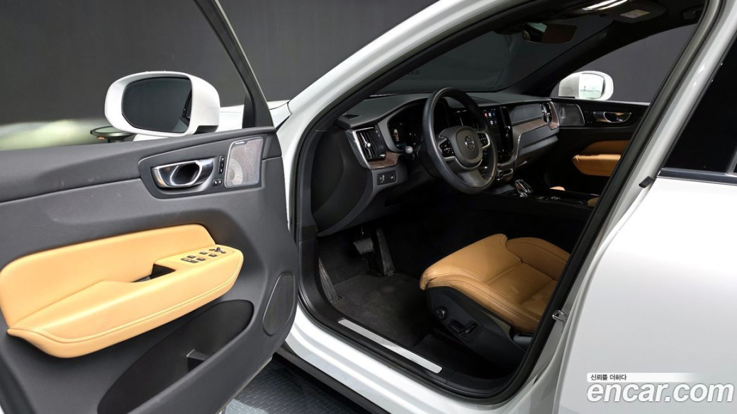 Volvo XC60 B6 Inscirtion, 2022