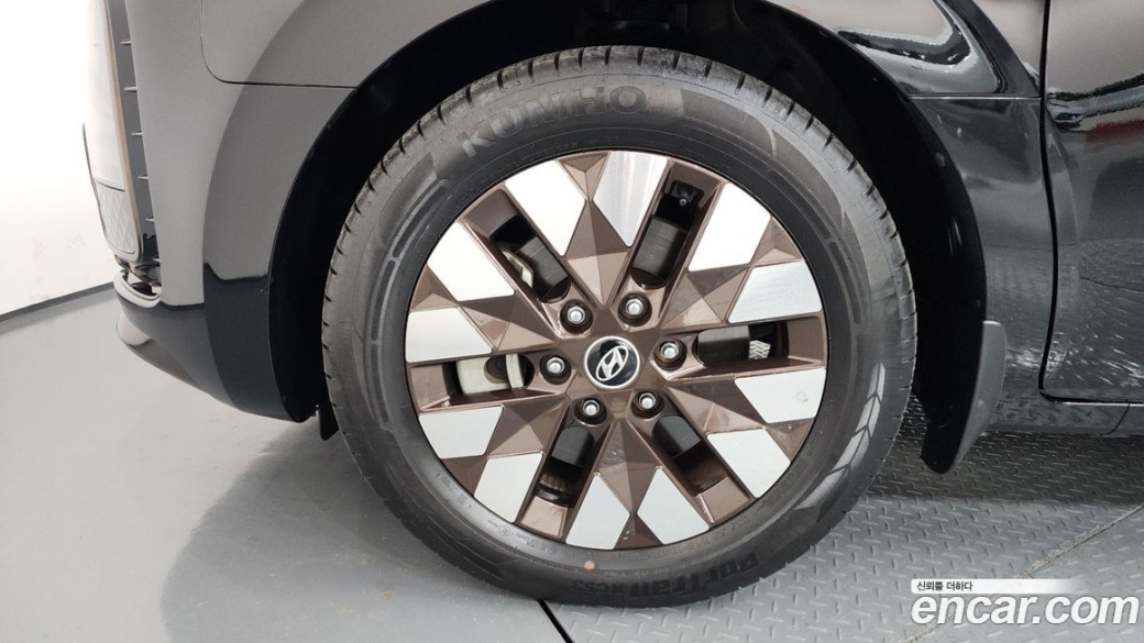 Hyundai Staria Lounge 9-Seater, 2022