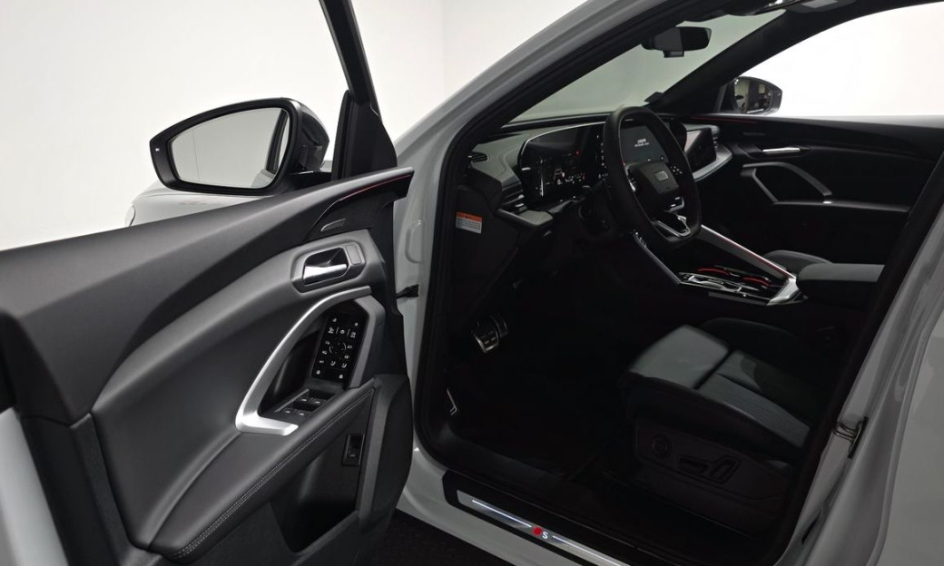 Audi Q5 45 TFSI Quattro S Line Black Ediiton, 2025