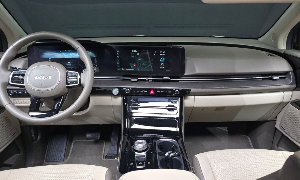 Kia Carnival 9-Seater Signature, 2023