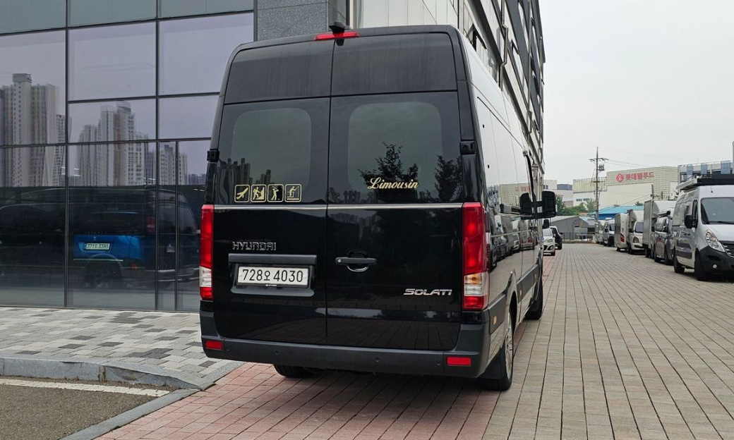 Hyundai Solati 16-seater, 2024