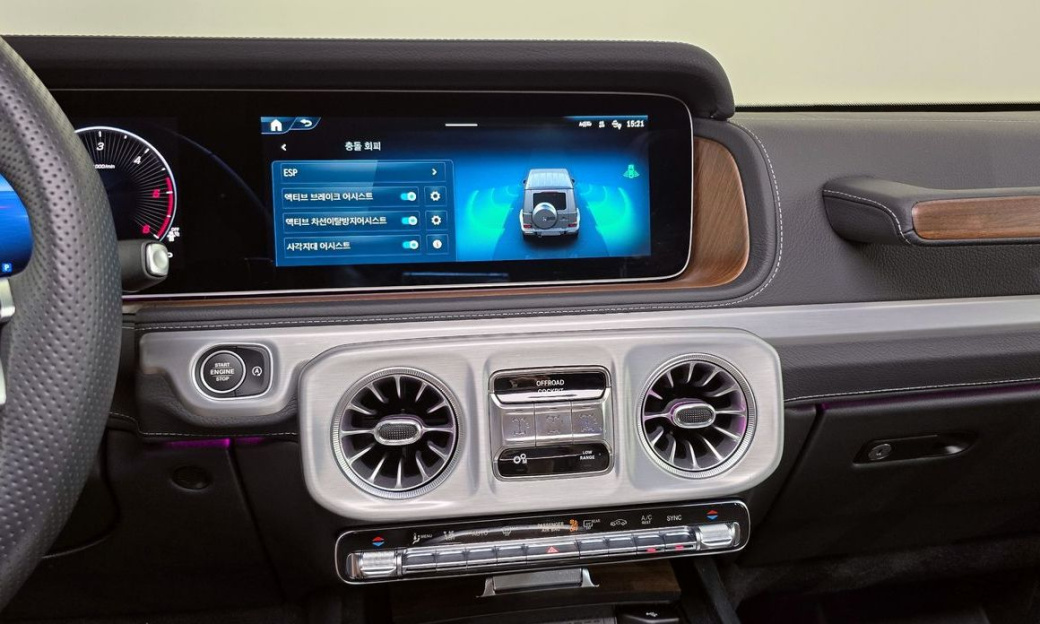 Mercedes-Benz G-Class G450d, 2025