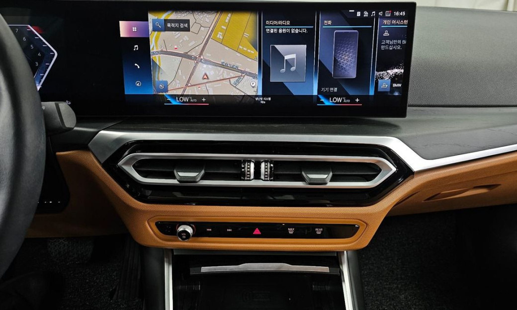 BMW 3-Series 320i, 2024