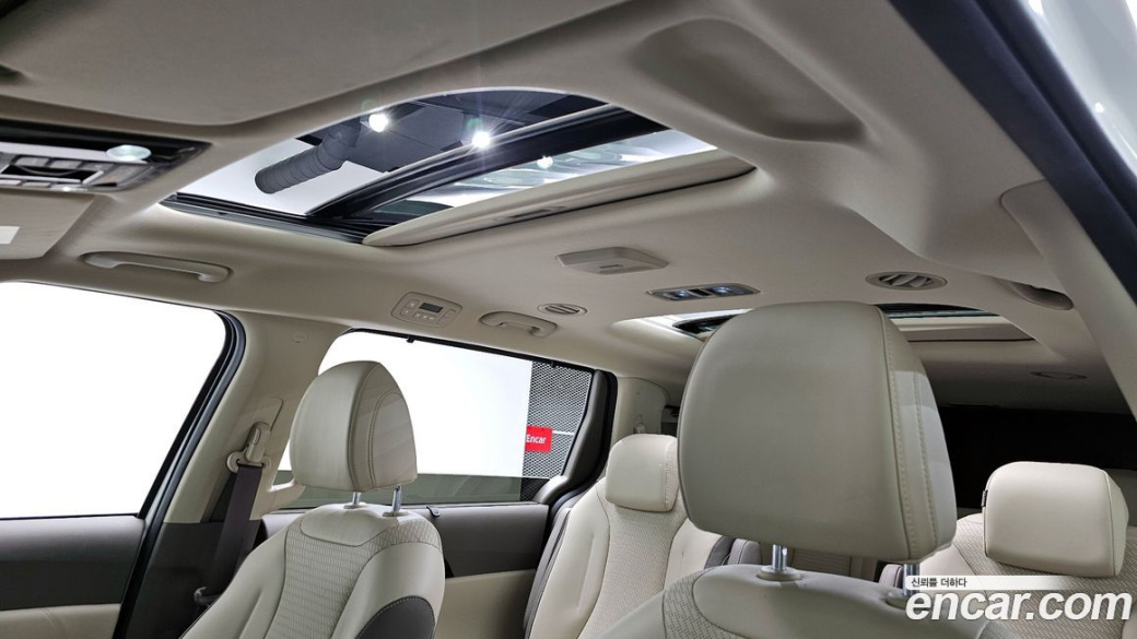 Kia Carnival 9-Seater Signature, 2024