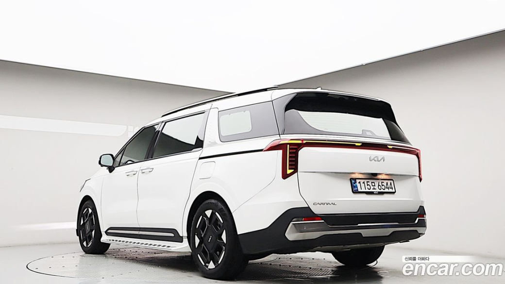 Kia Carnival 7-Seater Signature, 2024