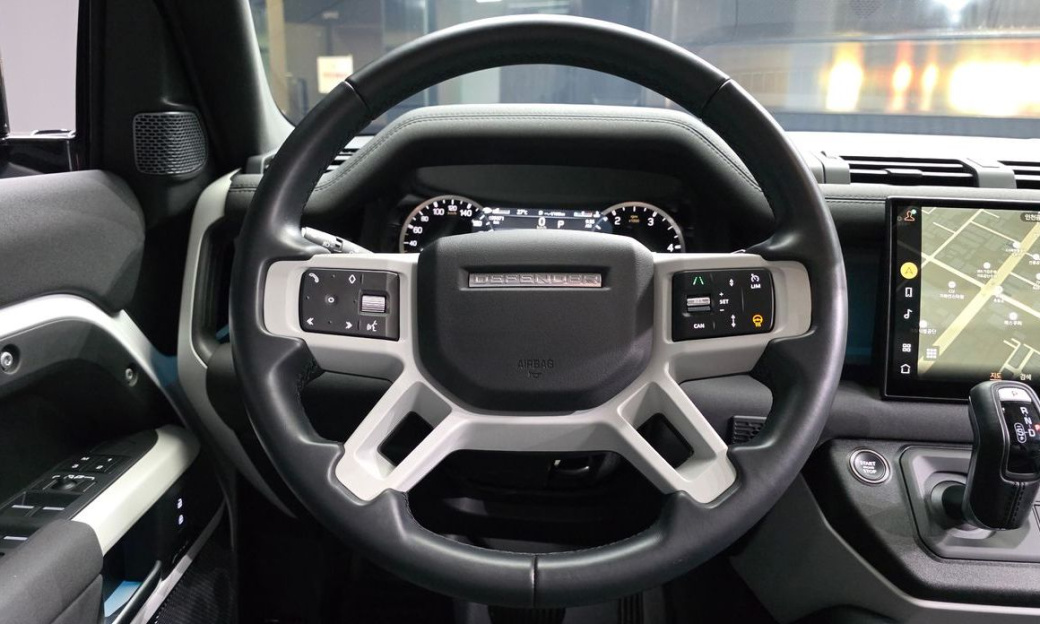 Land Rover Defender 110 D250 SE, 2023