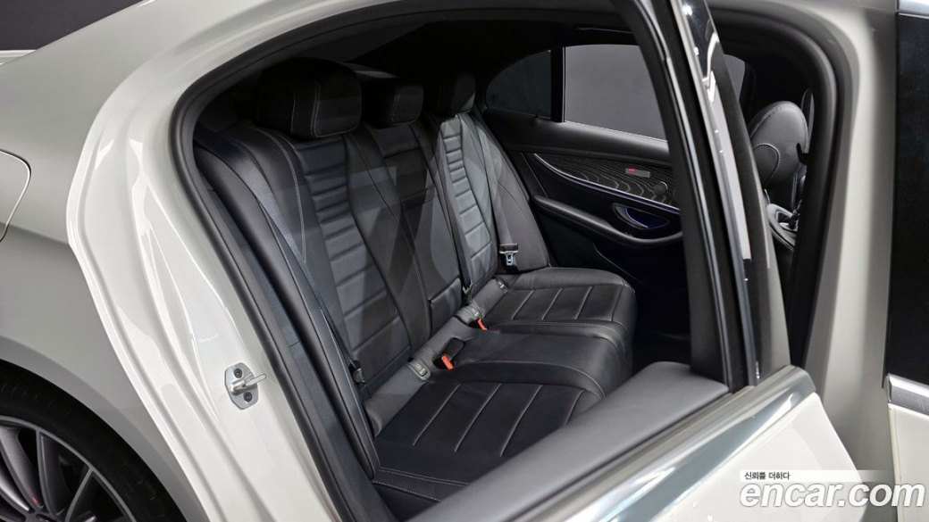Mercedes-Benz E-Class E350 4MATIC AMG Line, 2022