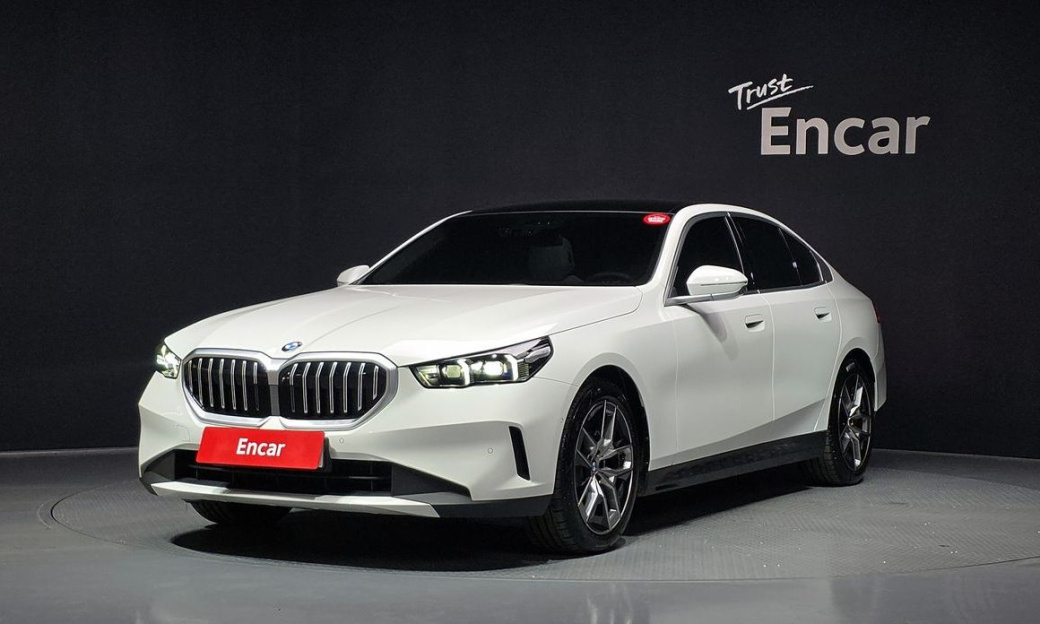 BMW 5-Series 520i, 2025