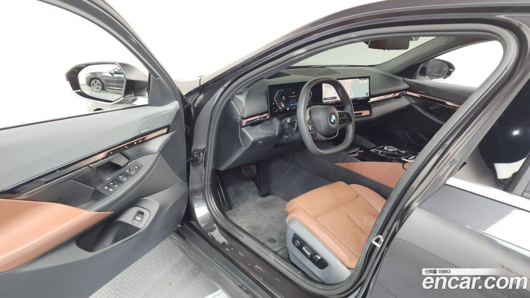 BMW 5-Series 530i xDrive, 2024