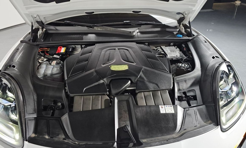Porsche Cayenne 3.0 PLATINUM EDITION, 2022