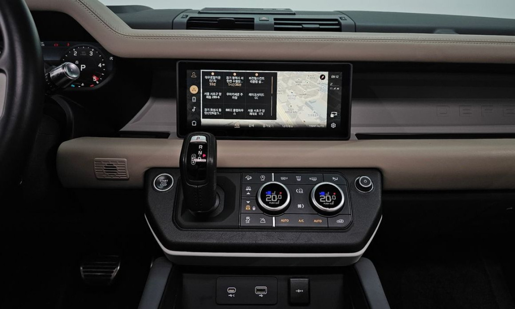 Land Rover Defender 110 D300 HSE, 2022