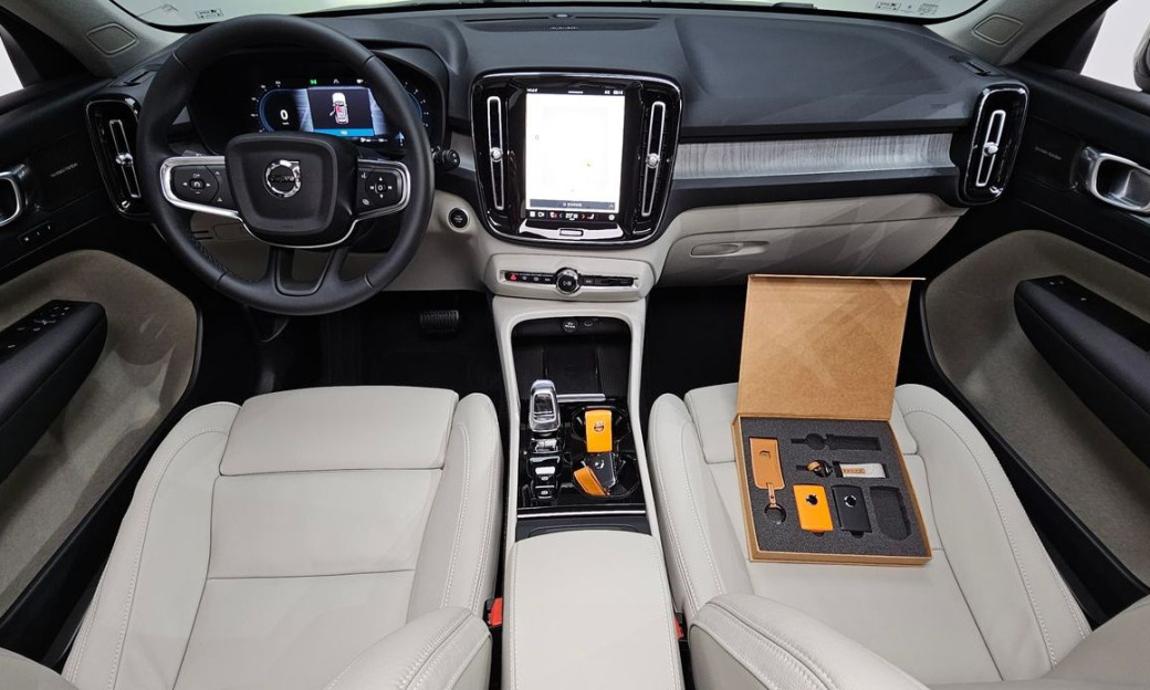 Volvo XC40 B4 Ultra Bright, 2025