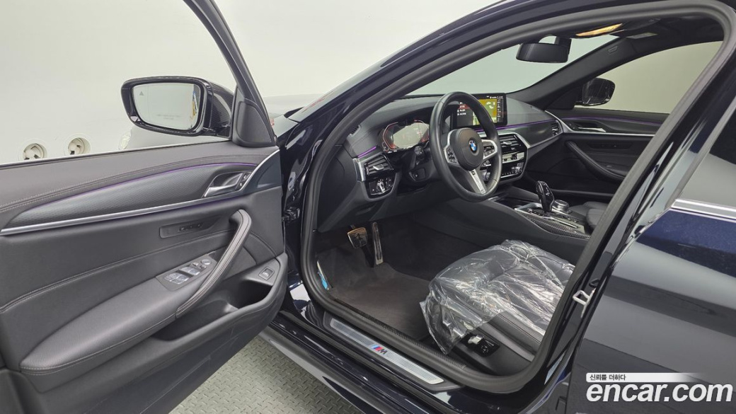 BMW 5-Series 520i M Sport, 2023