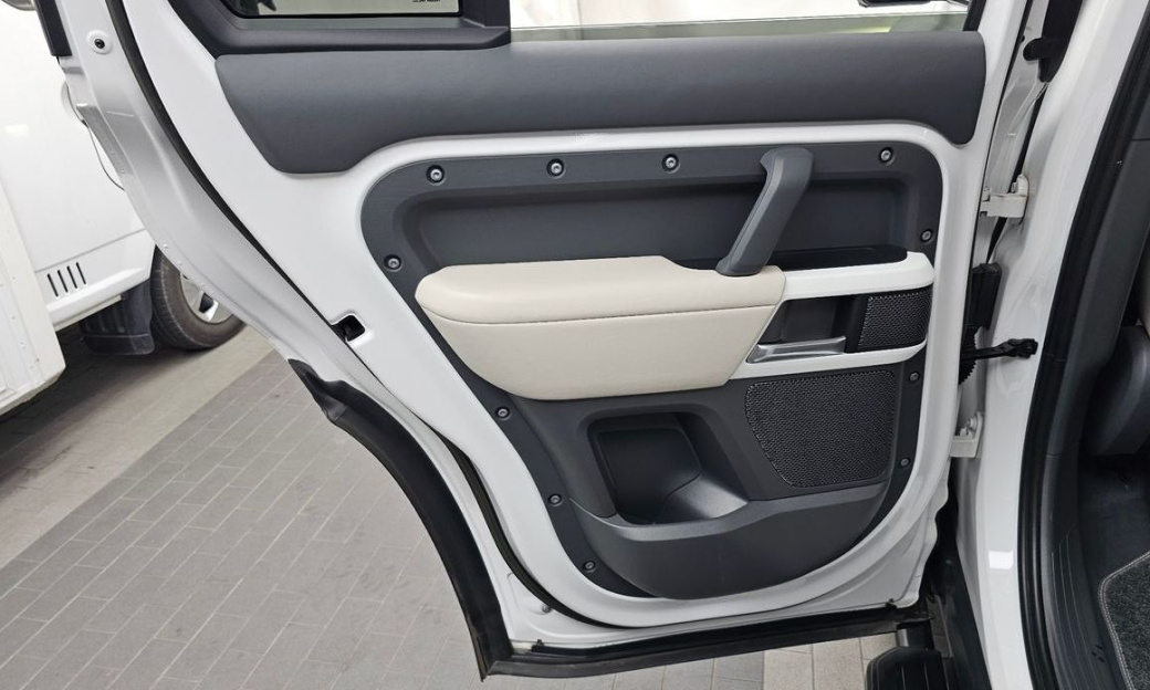 Land Rover Defender 110 D300 HSE, 2023