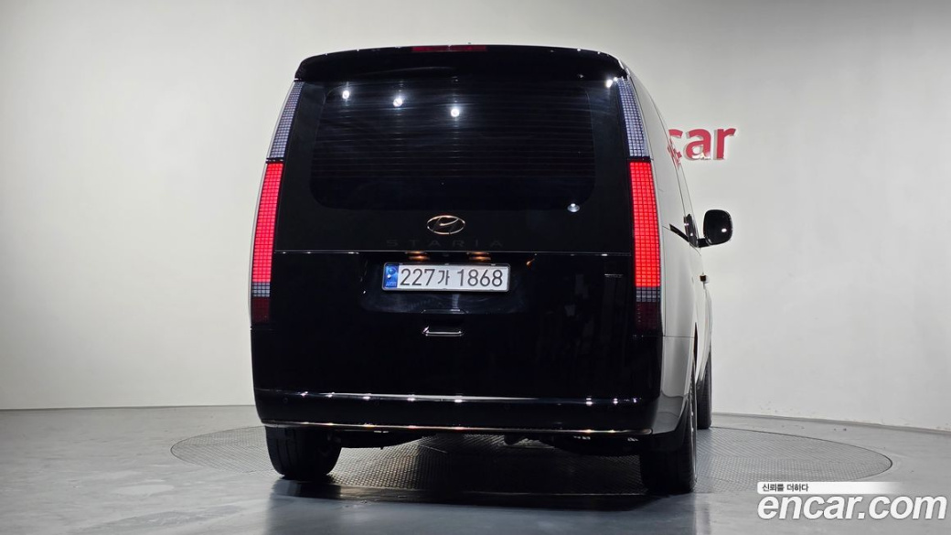 Hyundai Staria 4WD Lounge 9-Seater, 2023