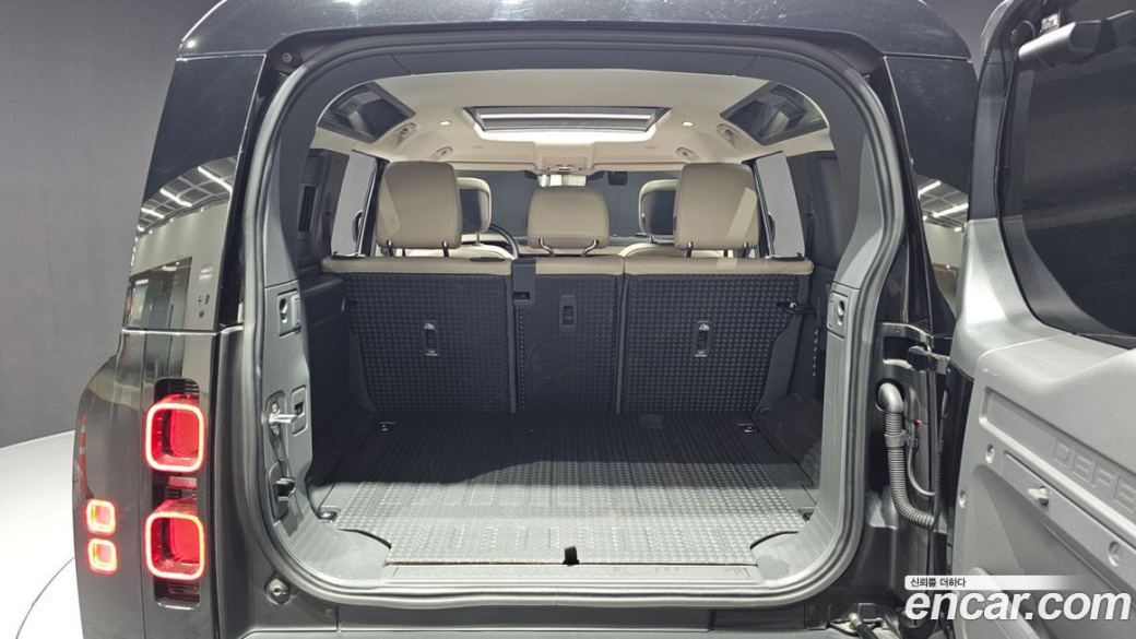 Land Rover Defender 110 D300 HSE, 2022