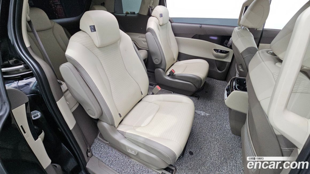 Kia Carnival 9-Seater Signature, 2023