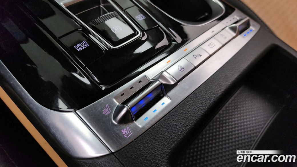 Kia Carnival 9-Seater Signature, 2023
