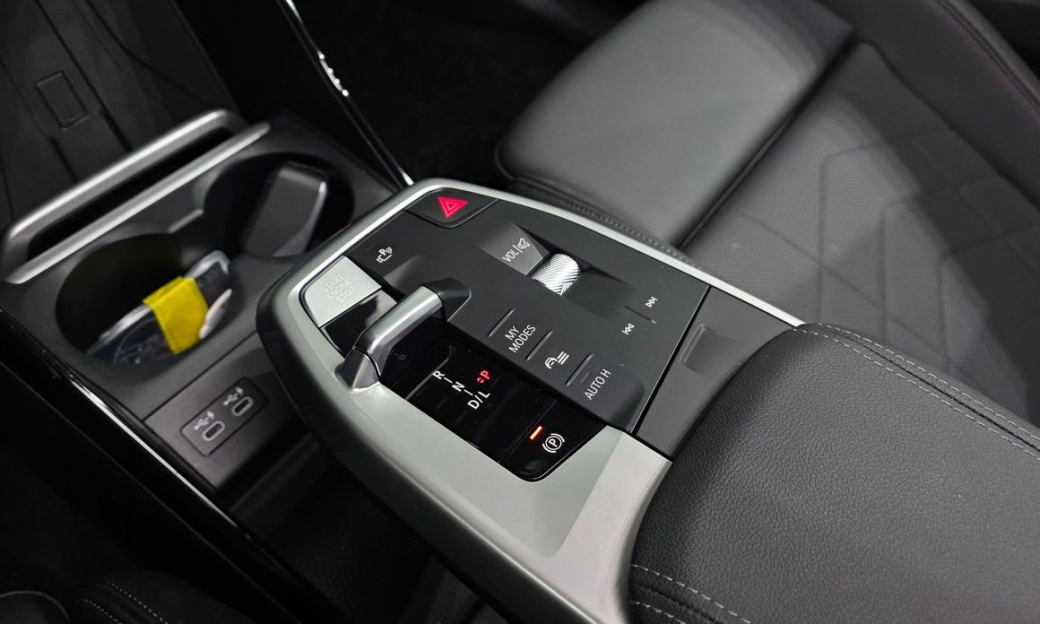 BMW 2-Series 220i Luxury, 2023