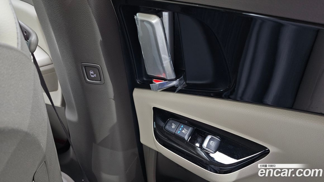Kia Carnival 7-Seater Outdoor, 2023