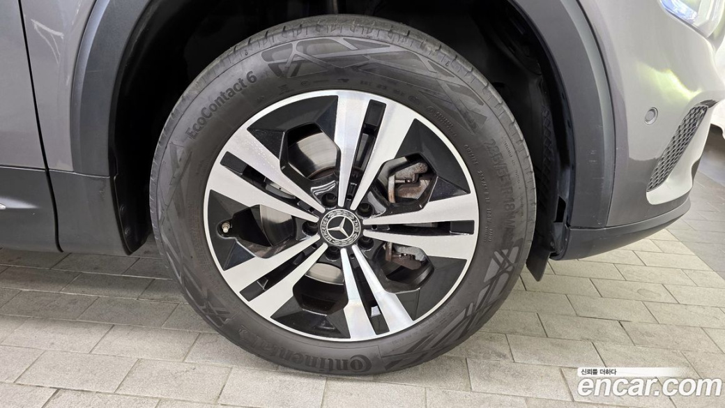 Mercedes-Benz GLB-Class GLB220, 2021