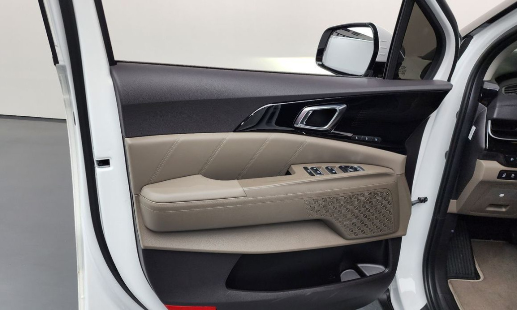 Kia Carnival 9-Seater Signature, 2025