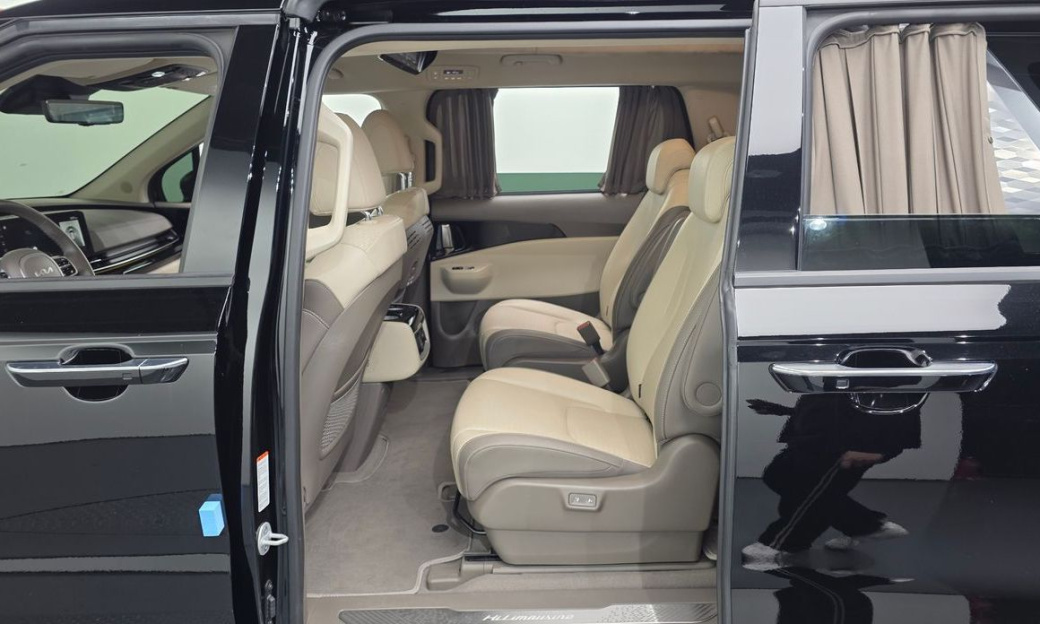 Kia Carnival 9-Seater Hi Limousine, 2025