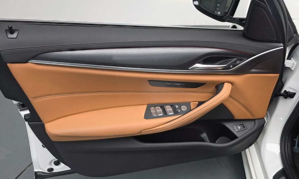 BMW 5-Series 520i M Sport, 2023