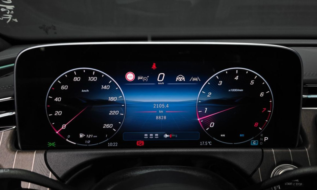 Mercedes-Benz E-Class E300 4MATIC Exclusive, 2025