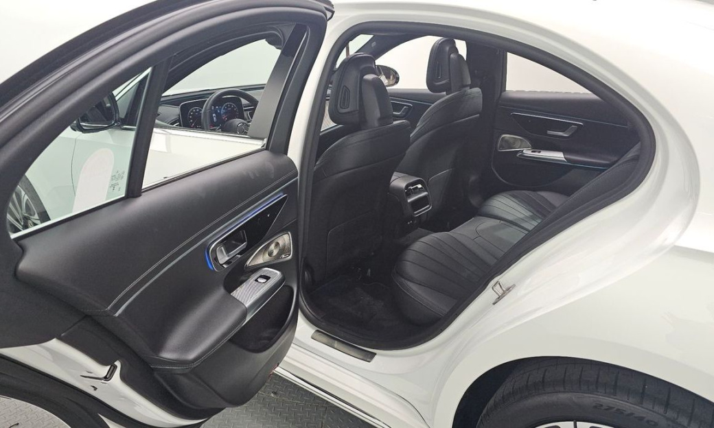 Mercedes-Benz E-Class E300 4MATIC Exclusive, 2025