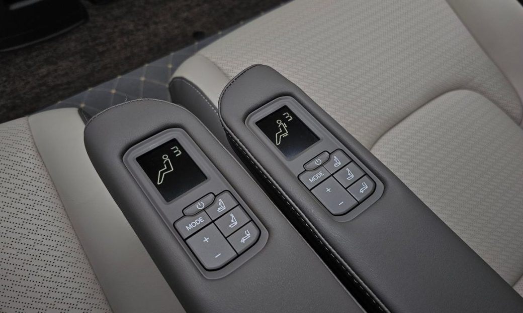 Kia Carnival 7-Seater Gravity, 2025