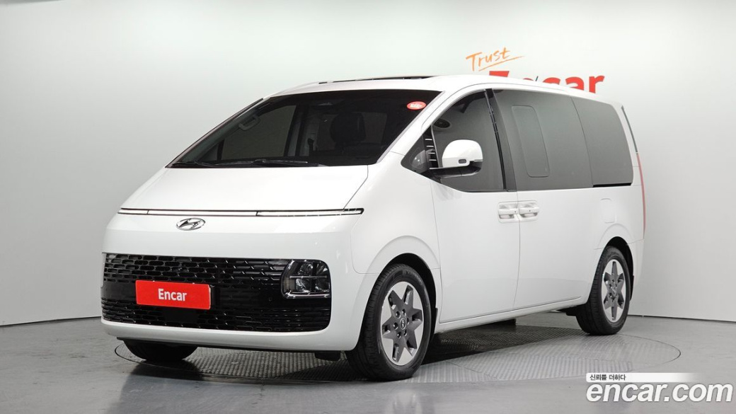 Hyundai Staria 4WD Tourer 9-Seater, 2023