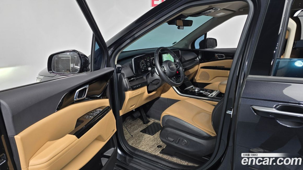 Kia Carnival 7-Seater Outdoor, 2022