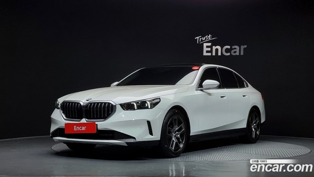 BMW 5-Series 520i, 2025