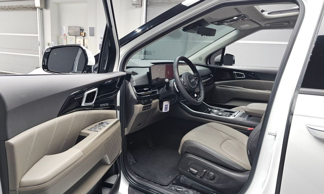 Kia Carnival 9-Seater Signature, 2025