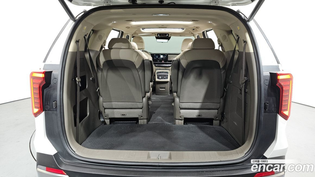 Kia Carnival 9-Seater Signature, 2024
