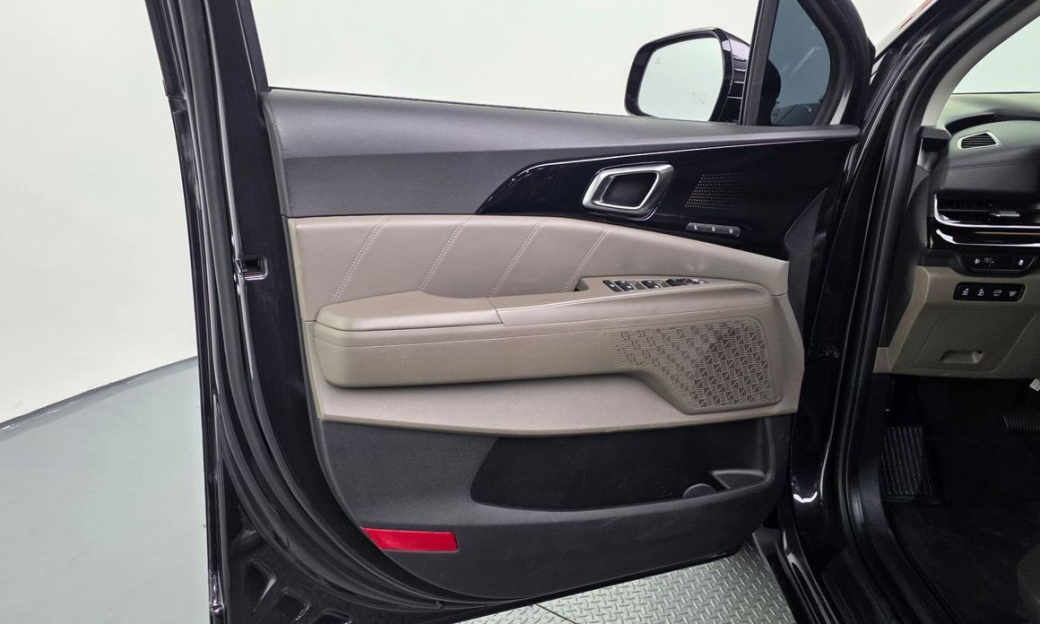 Kia Carnival 7-Seater Signature, 2024